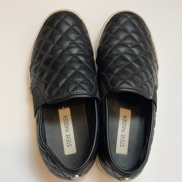 Steve Madden Endell Black Quilted Slip On Shoes - Picture 2 of 8
